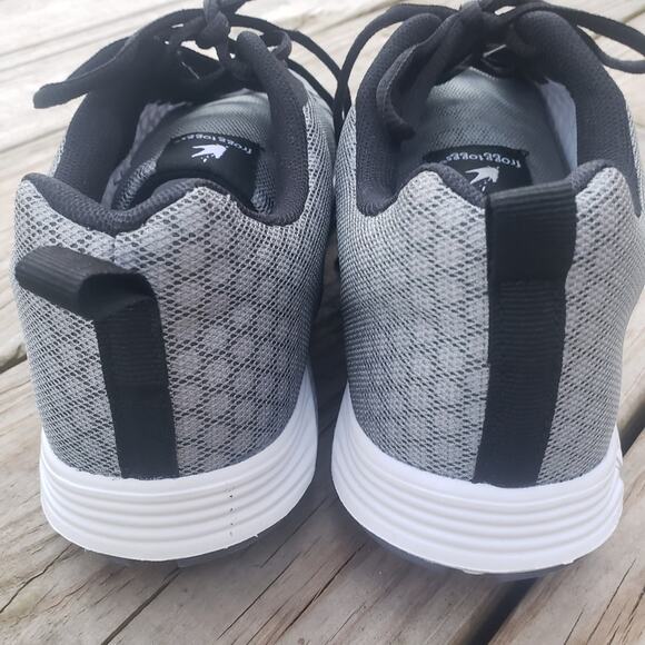 FroggToggs Grey Shortfin sneakers mens size 11 like new - Picture 6 of 8